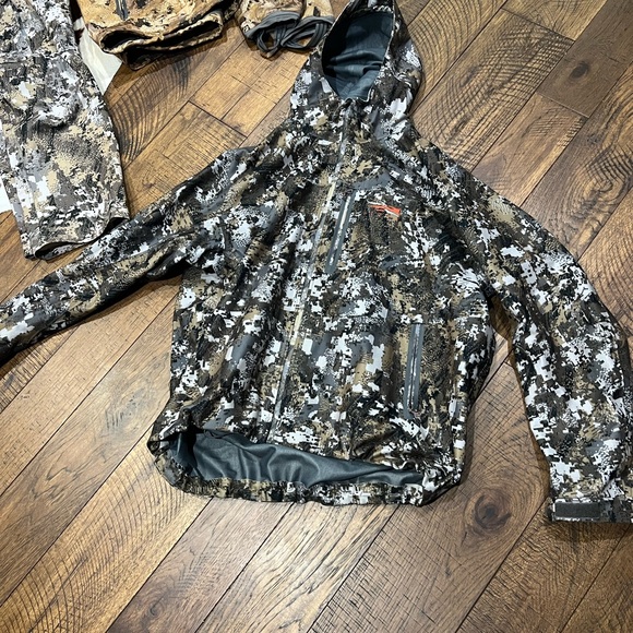 Need to get new ones these are basically new. They don’t fit anymore. - Picture 4 of 11